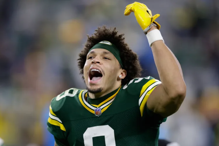 Packers' Watson goes to hospital with chest injury in 2nd quarter. Then he returns to the game.